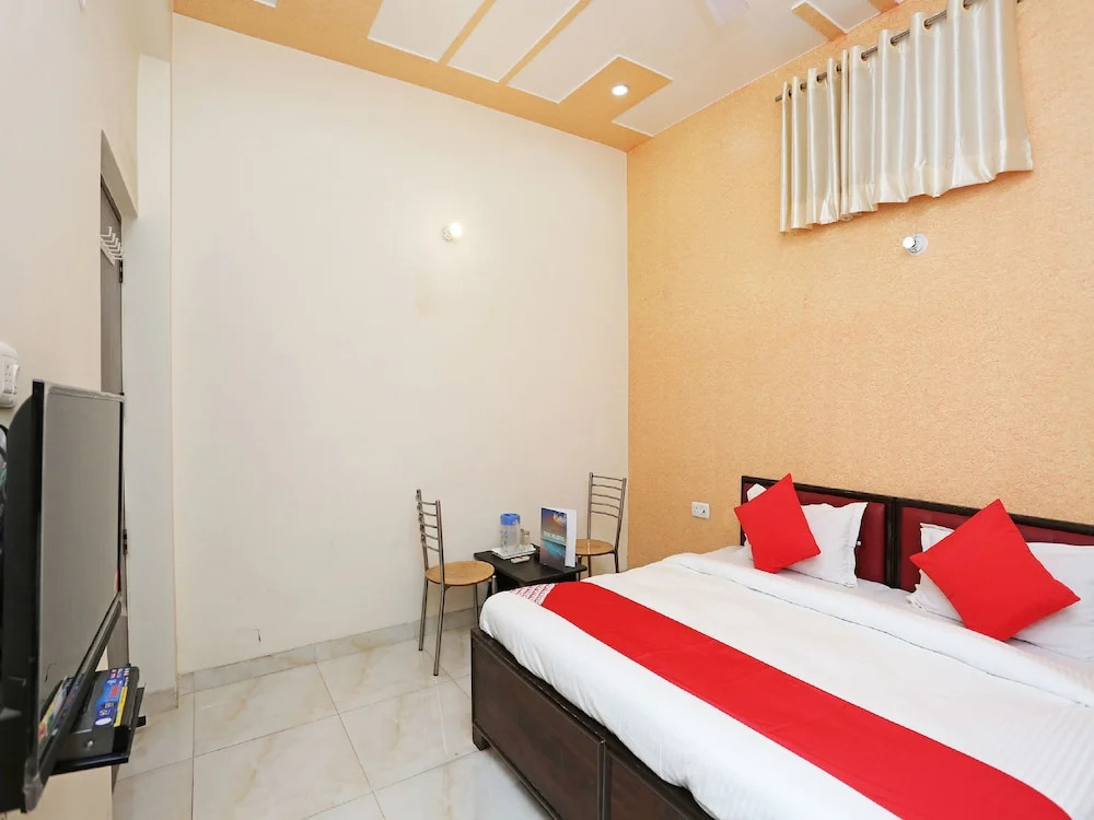 Oyo 17066 Hotel Pushpa Palace