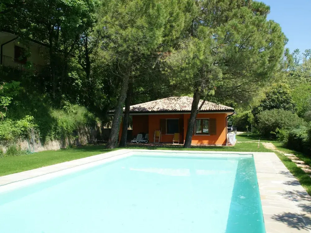 Bungalow in Garda With Pool & Wine Nearby