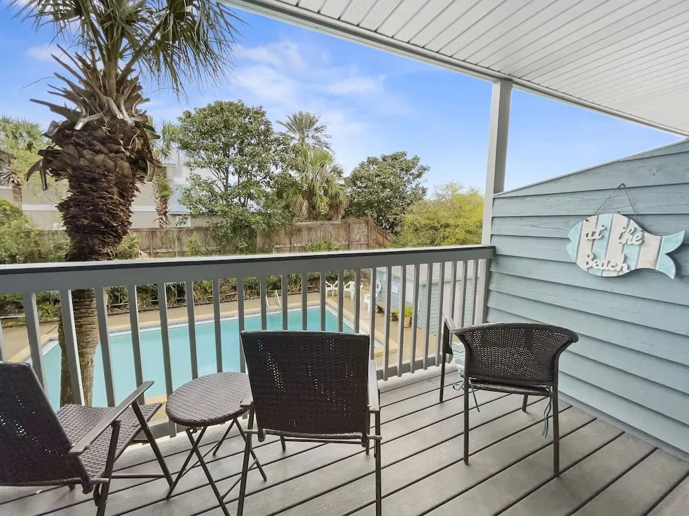 Inlet Sands - 204 - Studio home by RedAwning