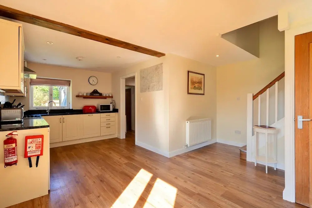 2 Bedroom Cottage in Barton Stacey, No Deposit