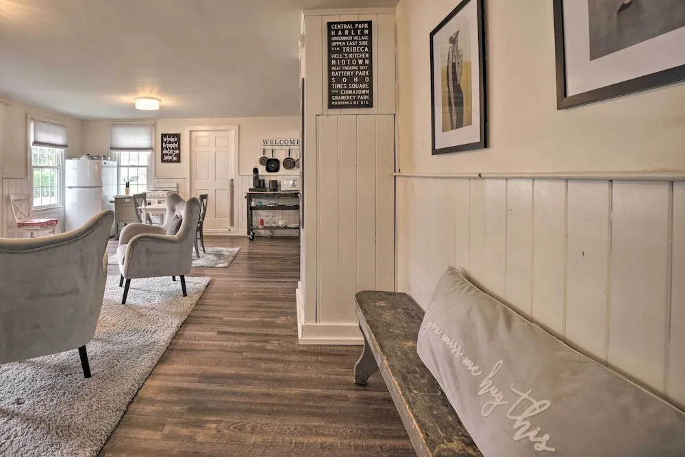Romantic Country Apt by Lake Erie & Wineries!