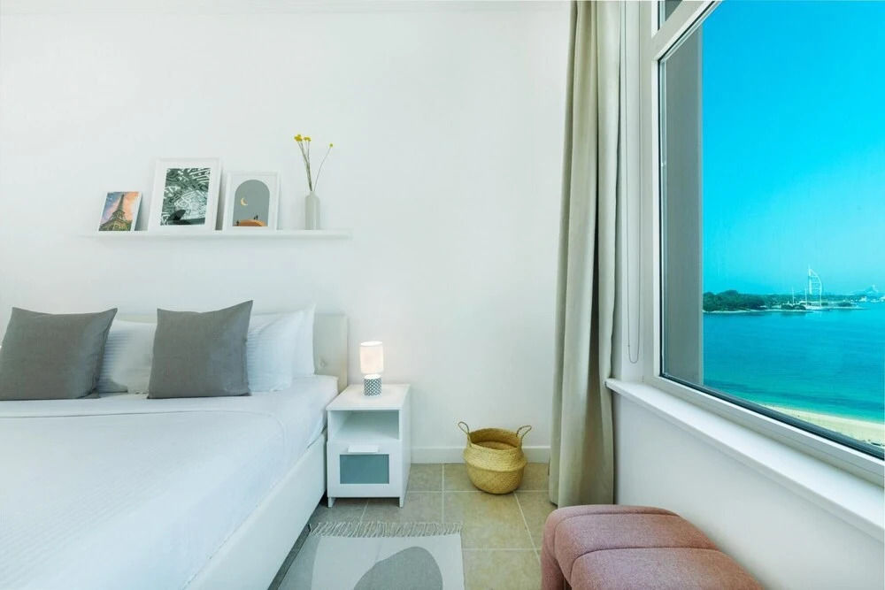 Maison Privee - Modern & Bright Apt with Sea Front Views of Burj AlArab