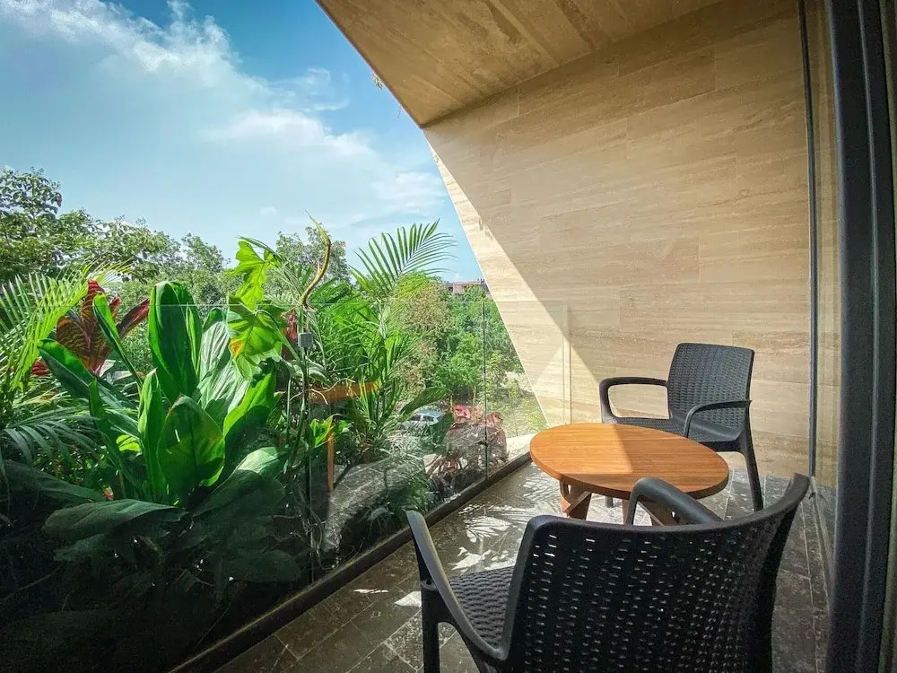 A Unique Fusion of Convenience and Luxury Stunning 3 BR Penthouse With Private Pool