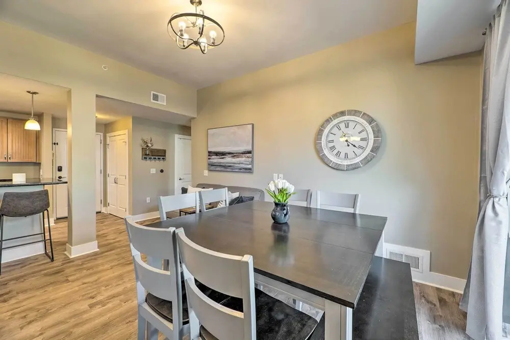 Grand Haven Condo - Walk to Nearby Hot Spots!