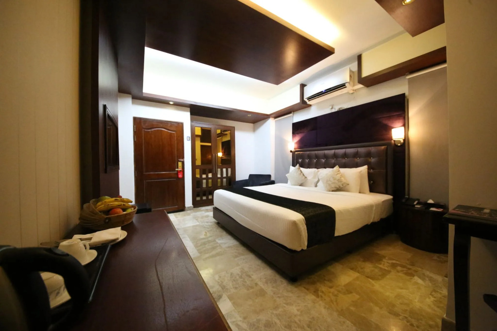 Monsoon Inn