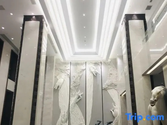 Qianxi Silk Road International Hotel (Zhangye High-speed Railway Station)