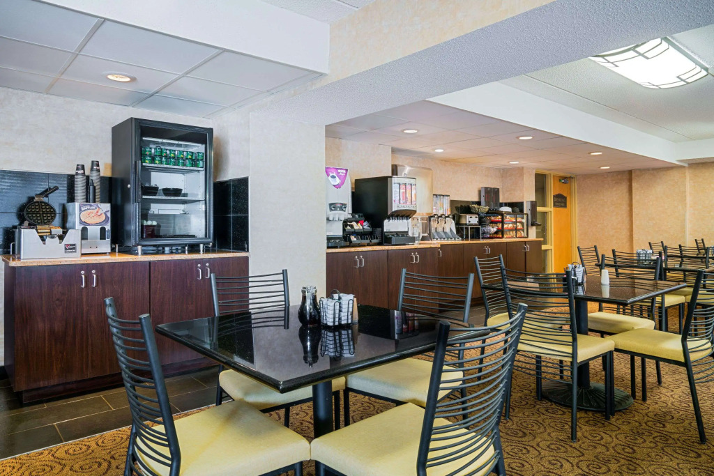 Ramada by Wyndham Plymouth Hotel & Conference Center