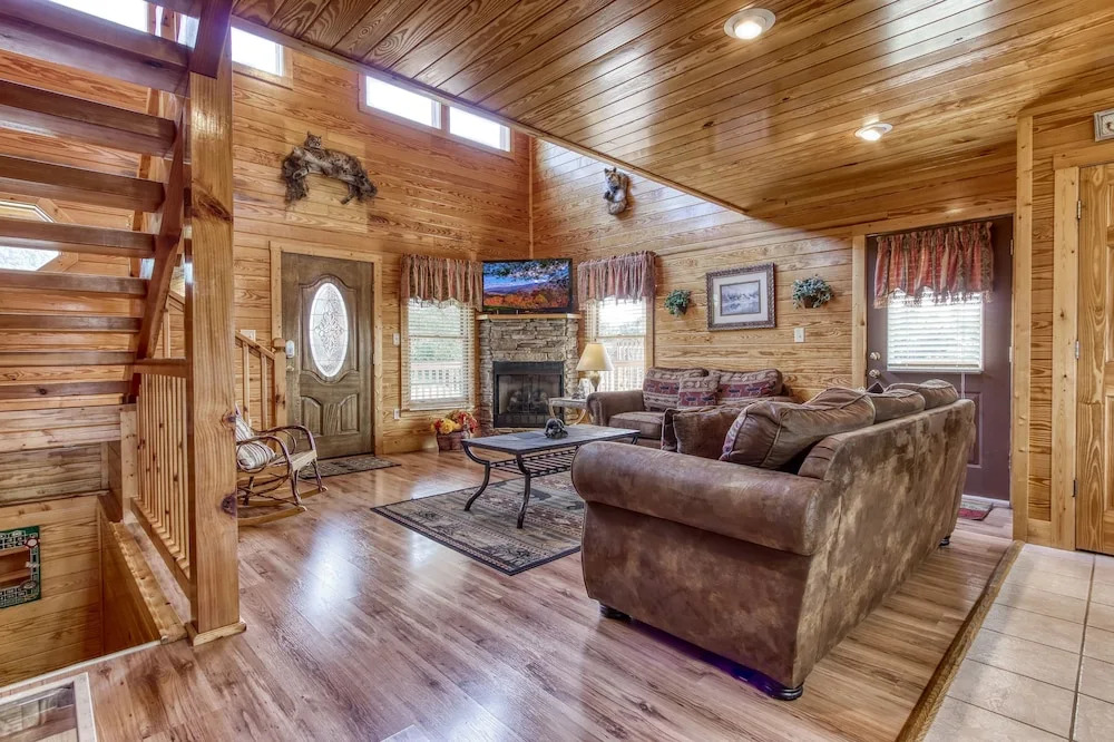 Mountain Breeze 5 Bedrooms 3 Bathrooms Cabin
