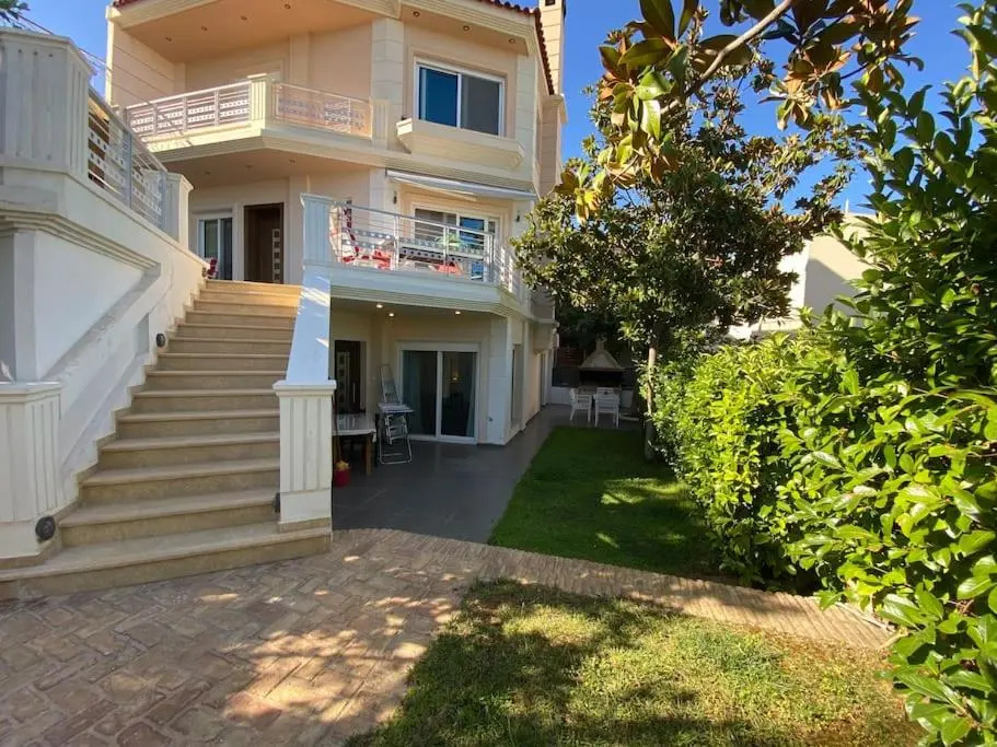 Cozy 2 Room Apartment With Garden near Athens Air-Port