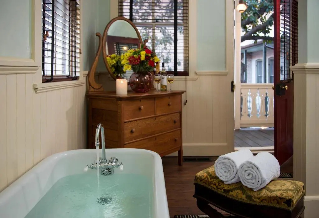 Rachaels Inner Harbor Boutique Inn