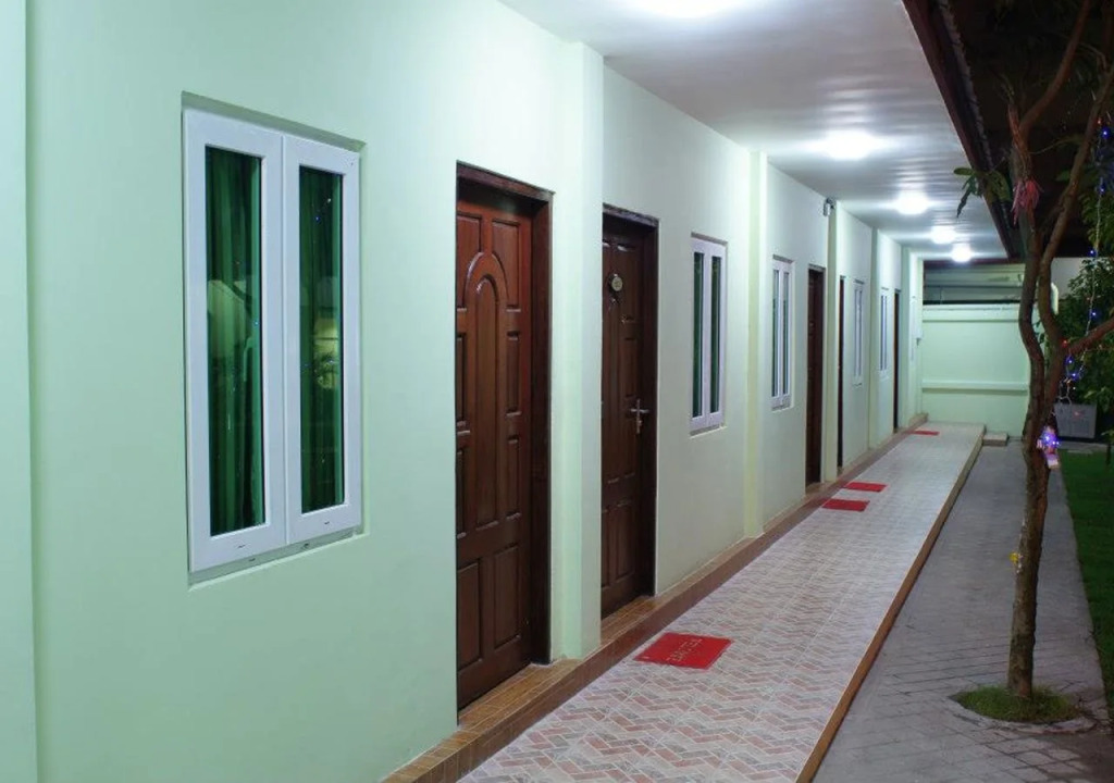 Green Leaf Hotel