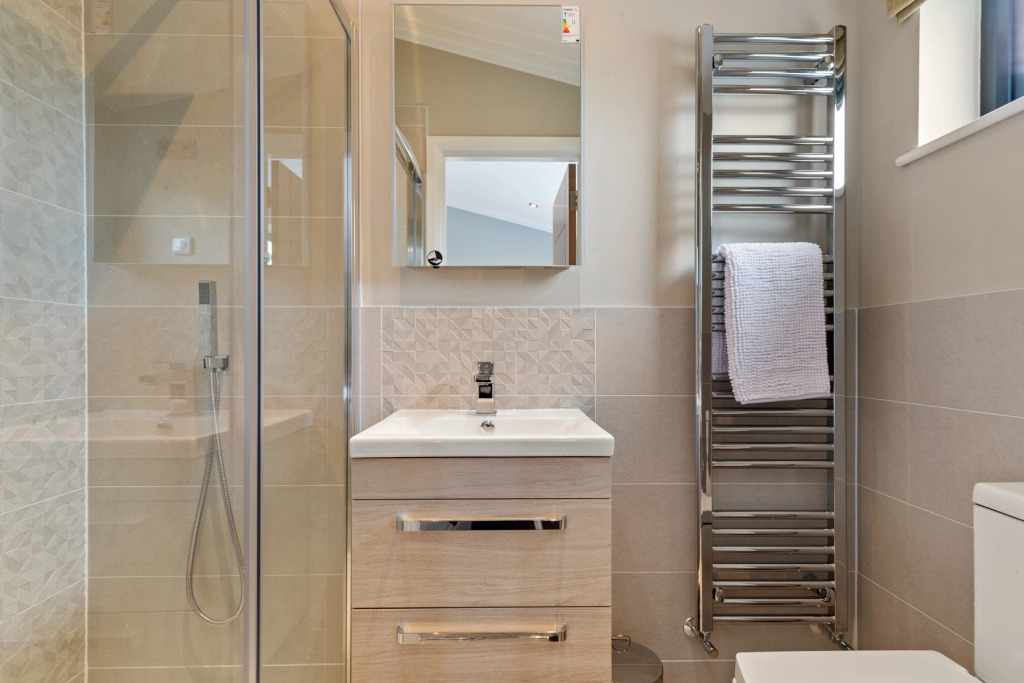 Ael-Y-Bryn - Luxury Lodge, Hot Tub, Three En-Suite Bedrooms