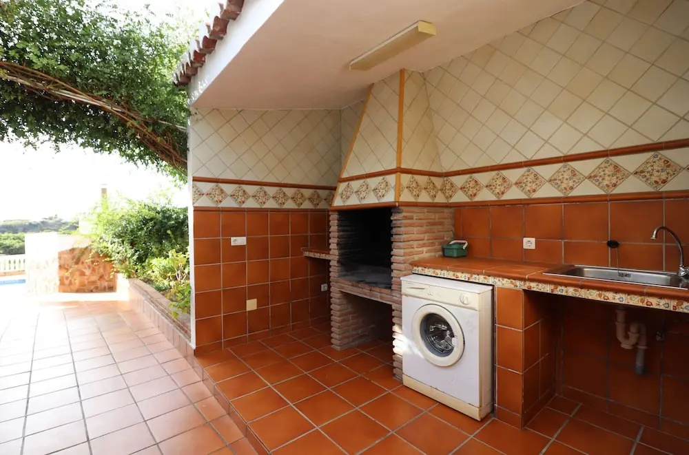 1143 Villa Serymar