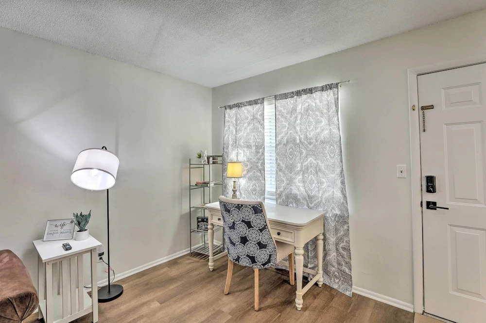 Cozy Hanahan Condo w/ Cooper River Access!