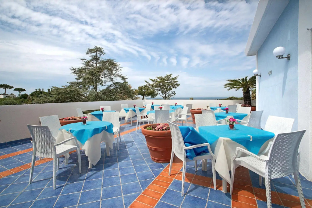 Iris Hotel