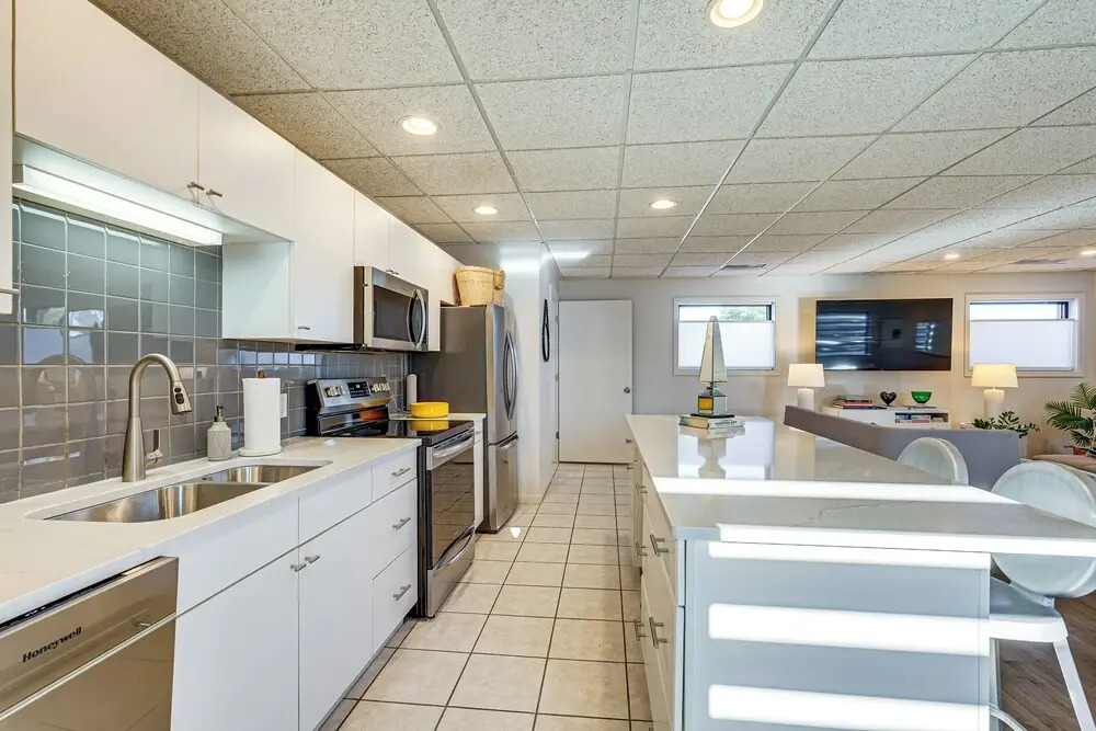 Between Restaurant & Brewery! Chic Perrysburg Apt