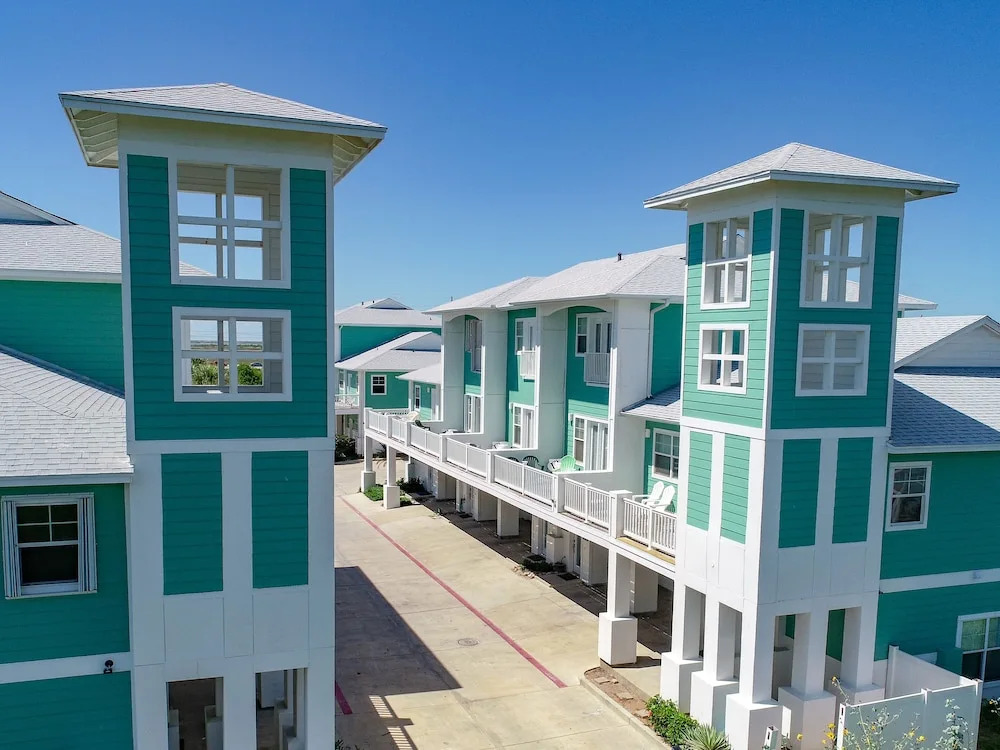 Heaven on Eleven MC8 3 Bedrooms 2.5 Bathrooms Condo