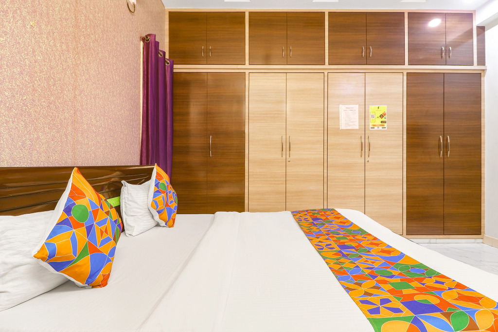 FabHotel Golden Gate - Hitech City