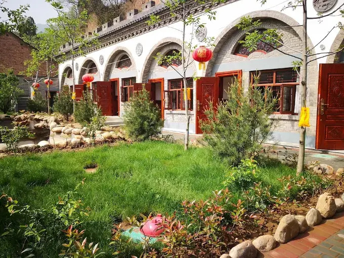 Cave Courtyard Homestay