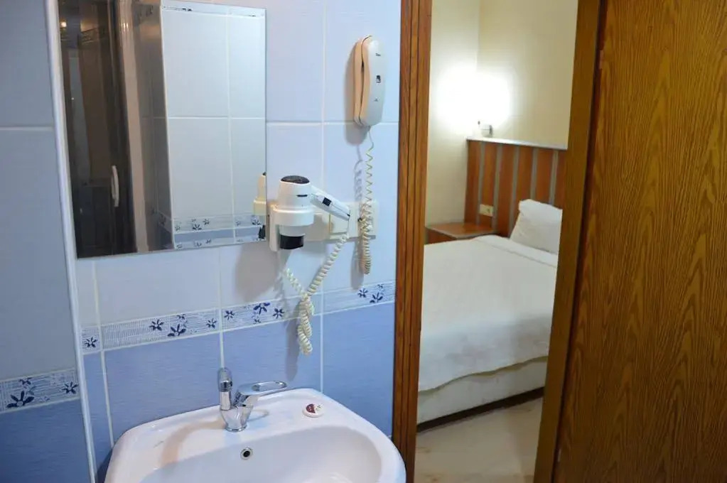 Remay Hotel