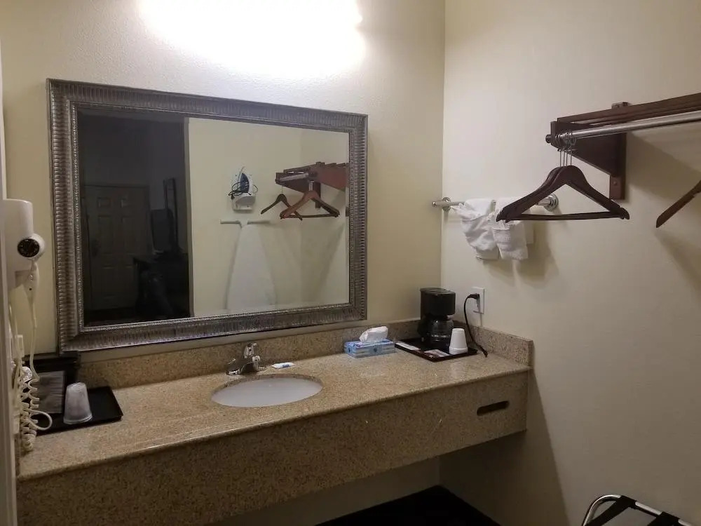 Executive Inn and Suites