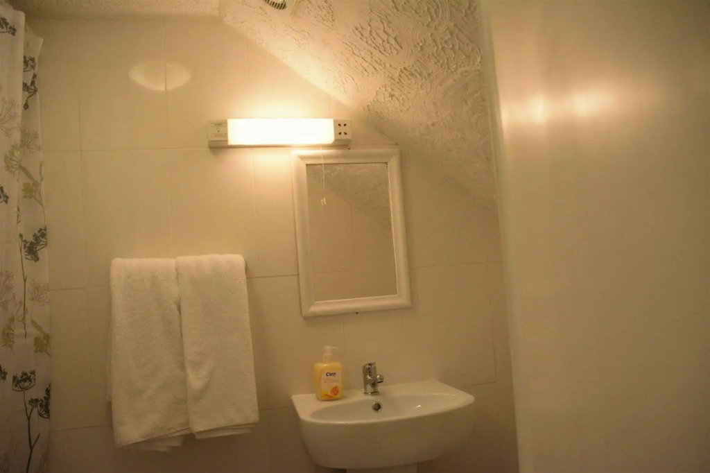 Crown Lodge Guest House