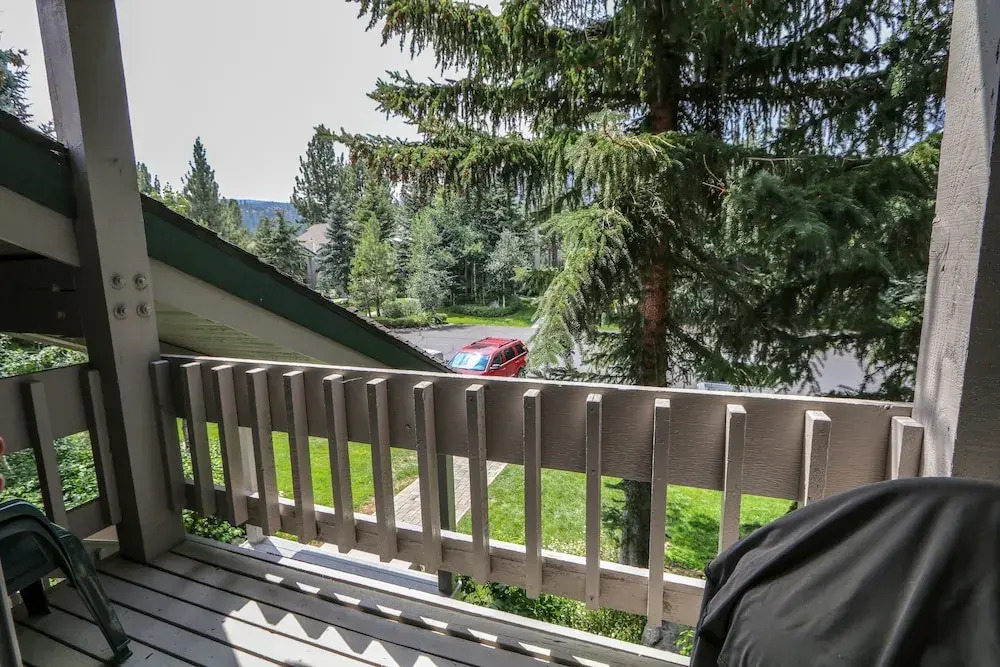 Snowcreek IV 622 Light, Bright and Updated, Walk to Snowcreek Athletic Club by RedAwning