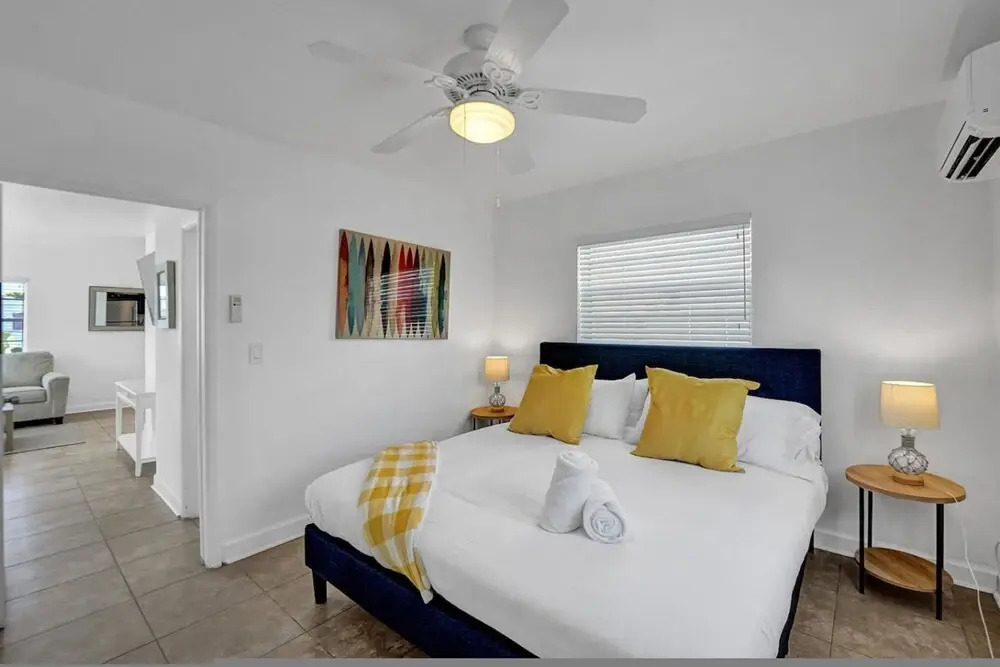 Waves on Desoto 1 bed Pool View 6
