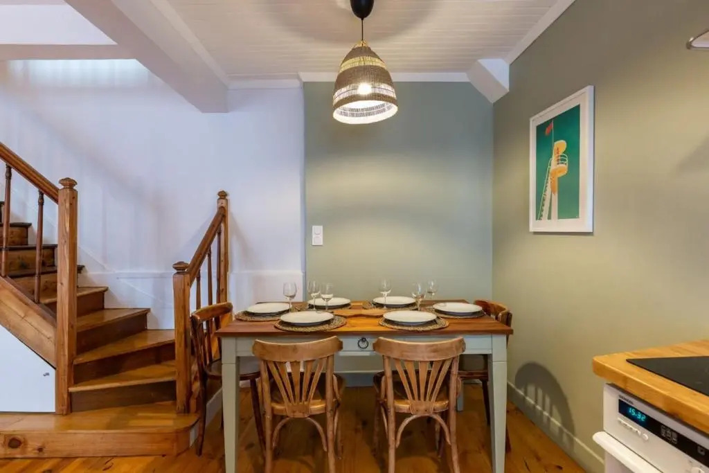 The house next door - 6 people - 3 bedrooms - 2 bathrooms