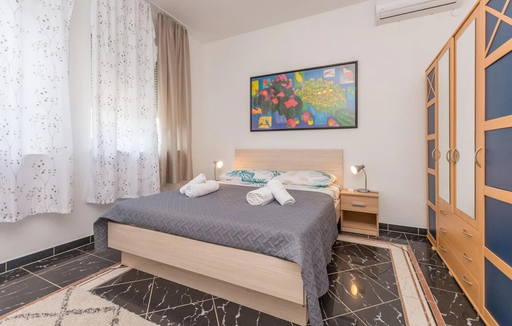 Gorgeous Home In Rastane Donje