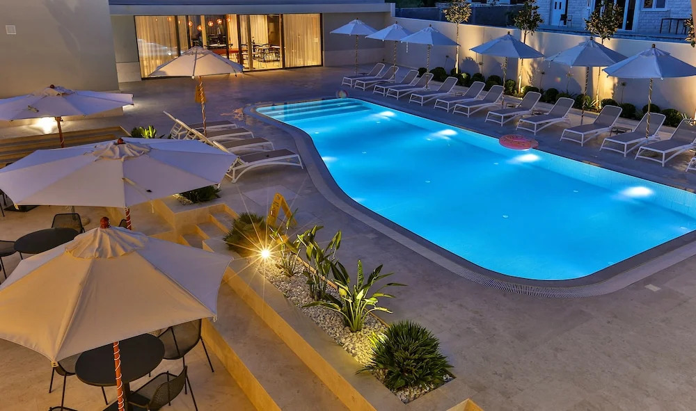 Avanti Hotel & Spa