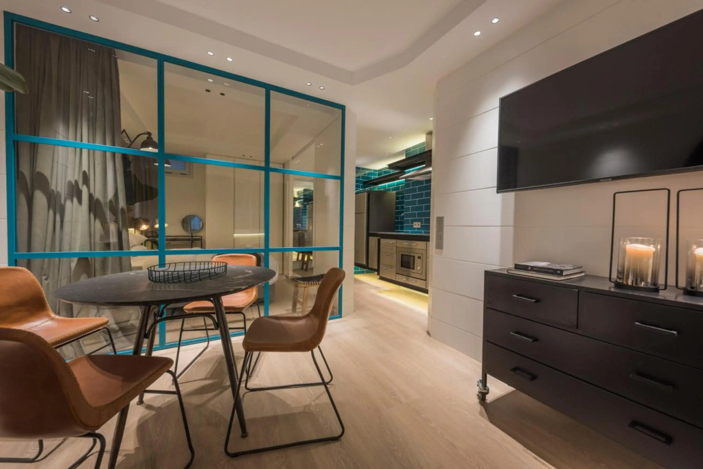 CHAYOFA SUITES