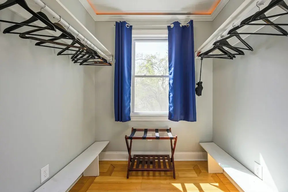 Plan A Trip To Georgia Aquarium In This Comfy 3BR