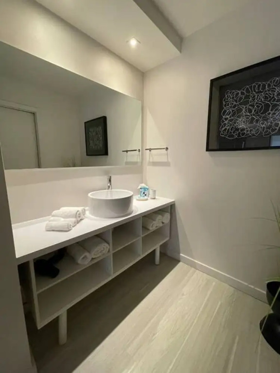 Newly Room in cozy hotel with Super location to the Parks