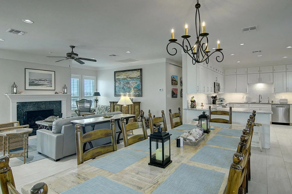 Channelview 305