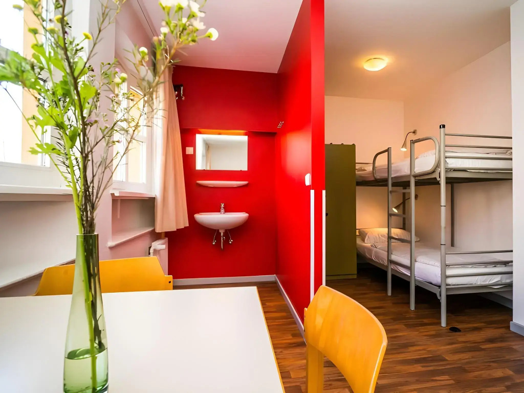 Amstel House Hostel