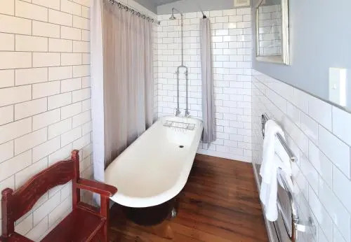 Crescent Villa - Stay Waiheke