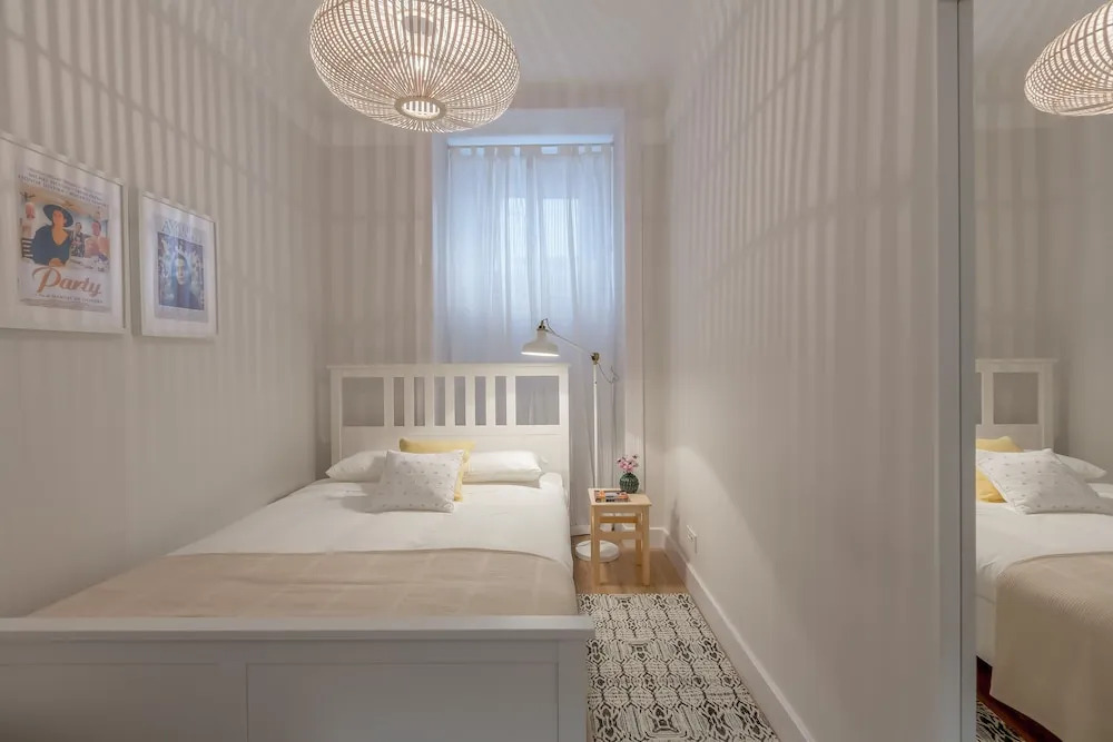 Baixa 3 Bedrooms Apartment with Patio By TimeCooler