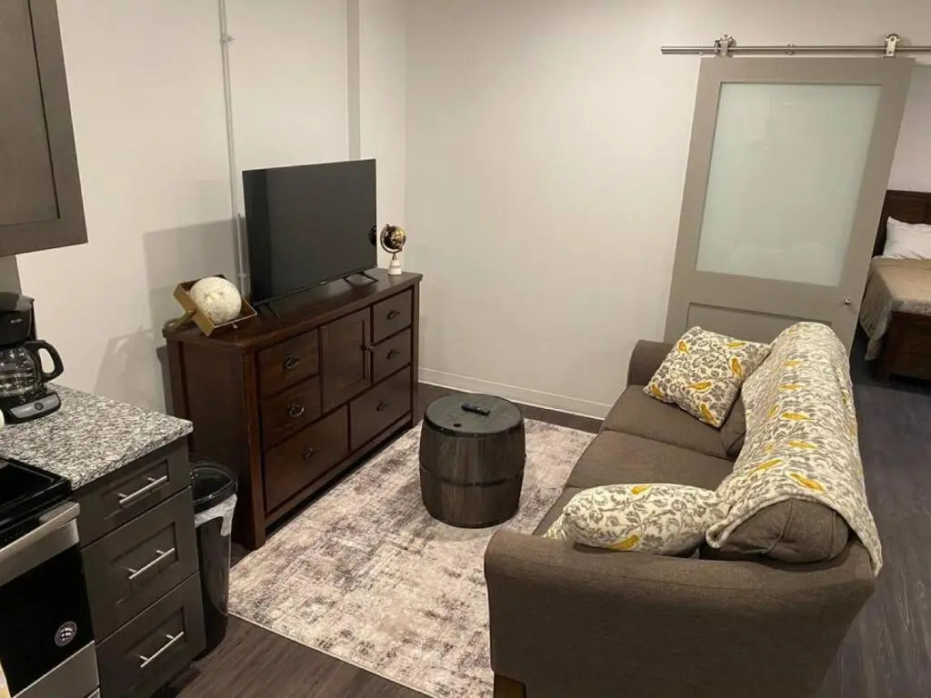 Apt 254 Sleek and Cozy Studio Next To The River