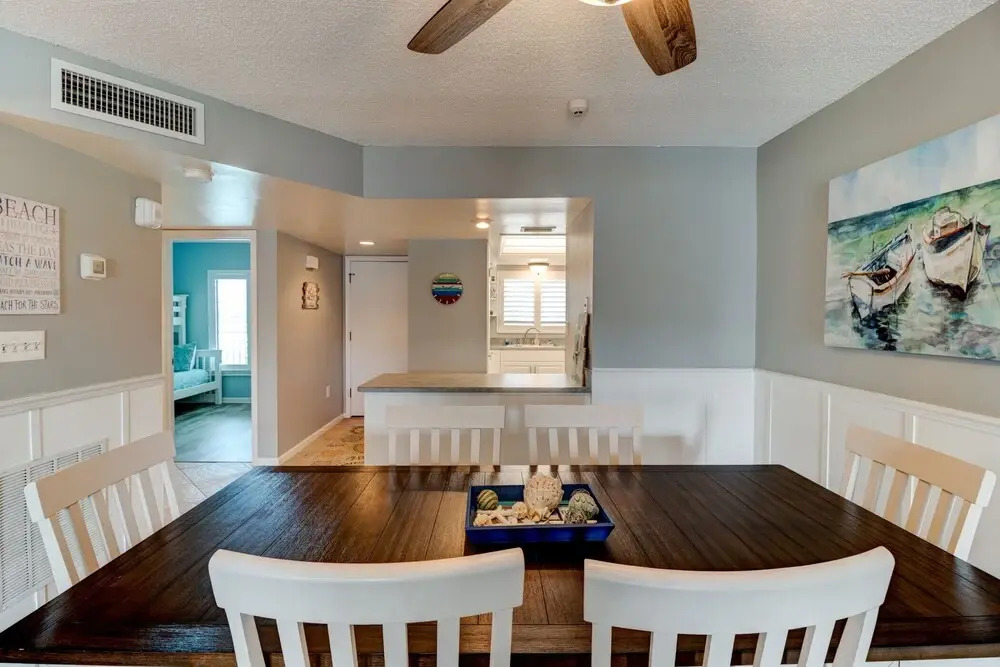 Sunny Ormond Beach SOB Condo, Pool, No Drive Beach