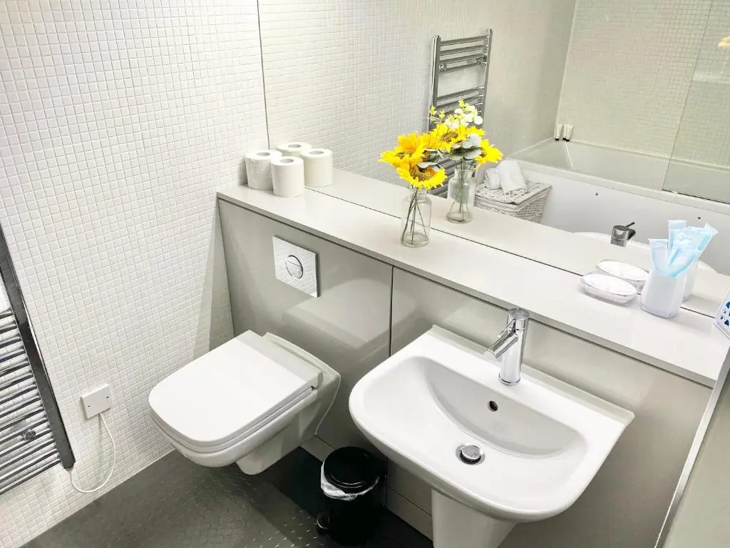 Large Townhouse 5 Beds with Two Parking Spaces - Manchester City Centre