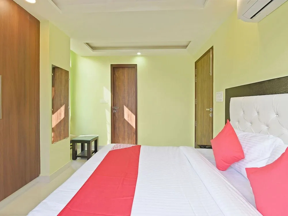 OYO 22585 Flagship Sumit House