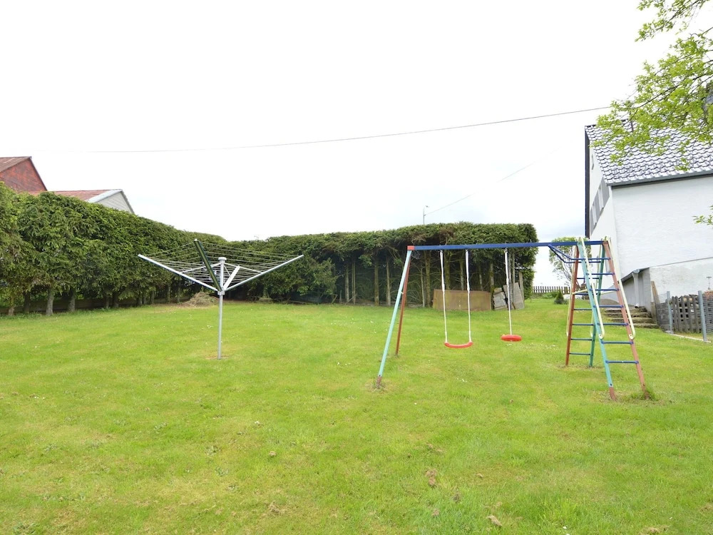 Comfortable Home With Large Sunny Garden In Beautiful Surroundings