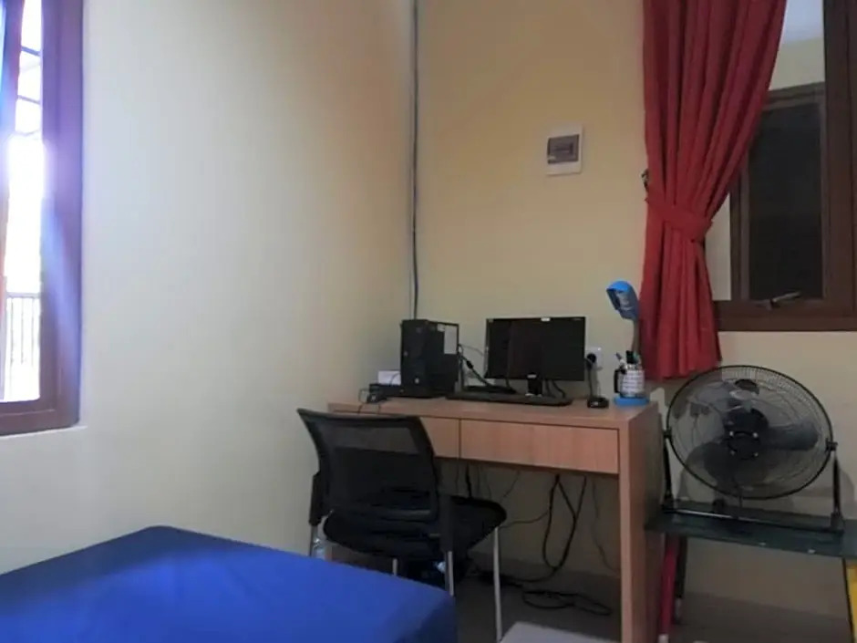 OYO Life 2594 Kost Azarina Syariah