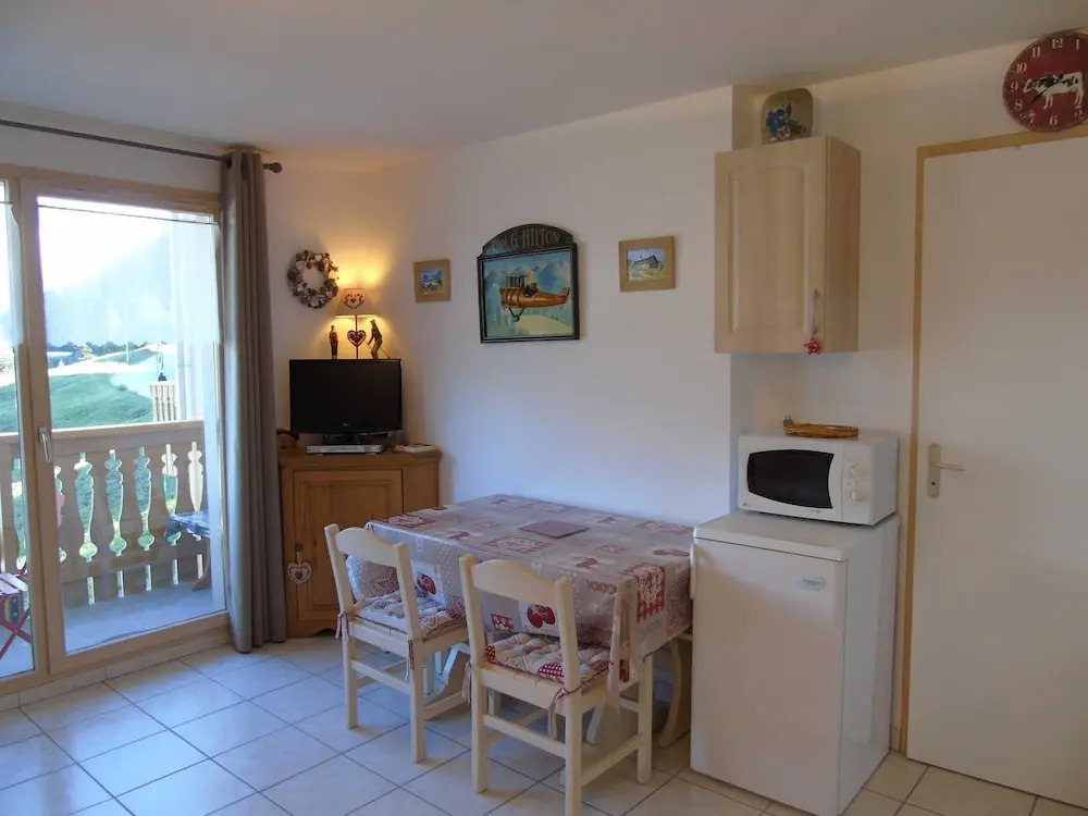 Lou Services Apartment CB9 LSI 001