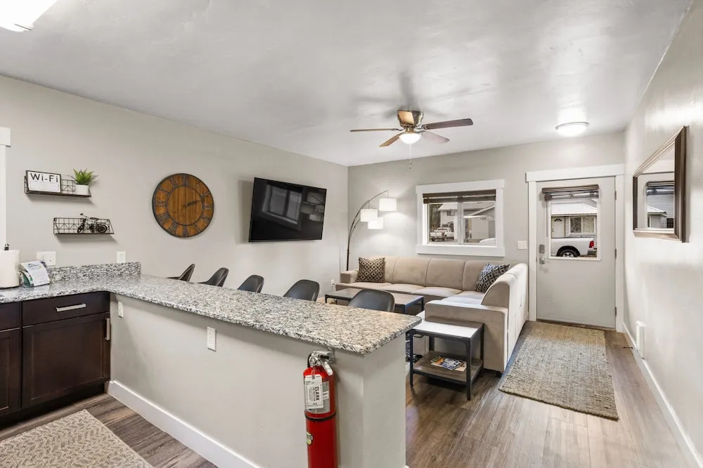 The Yellowstone Hideaway Unit B