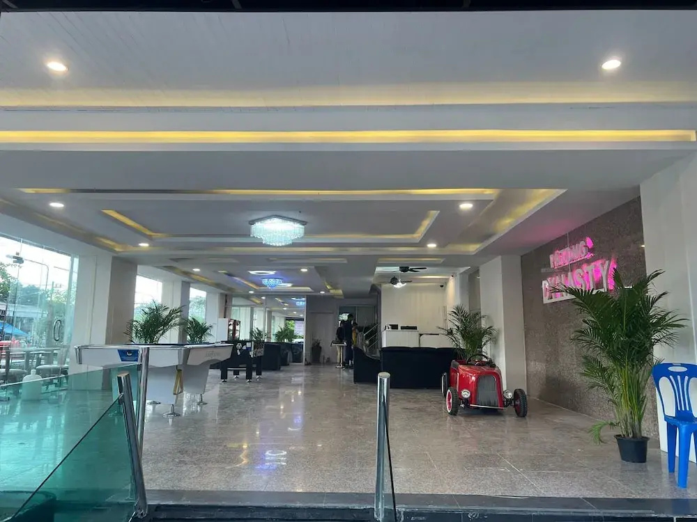 OYO Dynasty Hotel