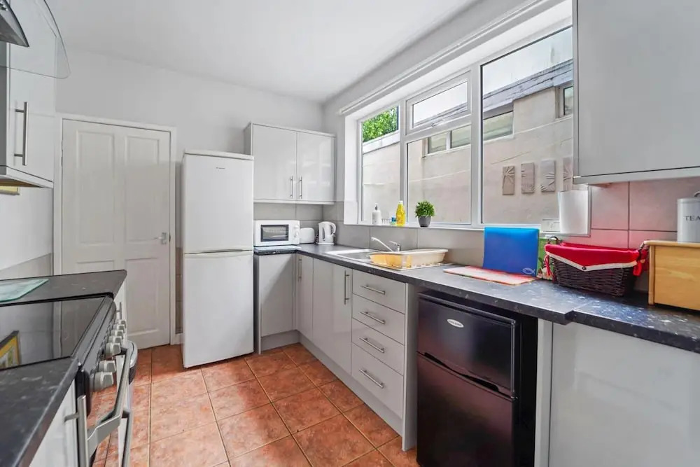 Beautiful 4 Bed House - Great Central Location - Wolverhampton