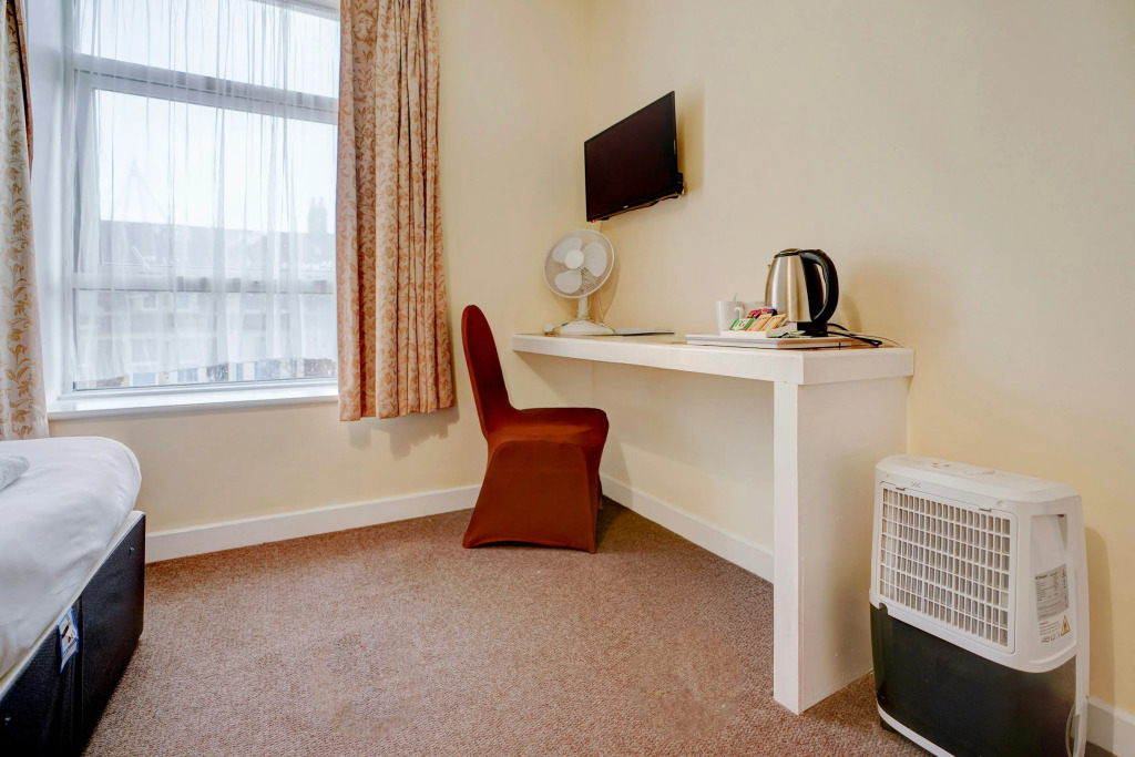 Cardiff Riverside Hotel by Belvilla