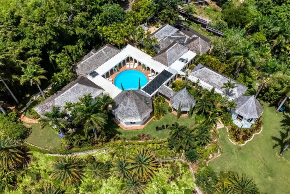 Luxury 8BR Hilltop Villa Sweeping Sea Views Private Pool